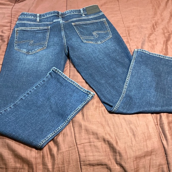 Men’s Dark Blue Colored Jean with a Bootcut Leg By silver Jeans Co. Brand.  EUC! - Picture 7 of 16